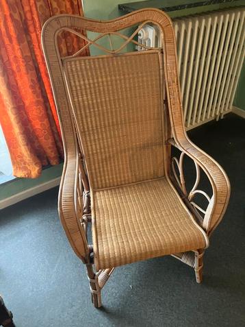 Zeer mooi rotan zeteltje beschikbaar voor biedingen