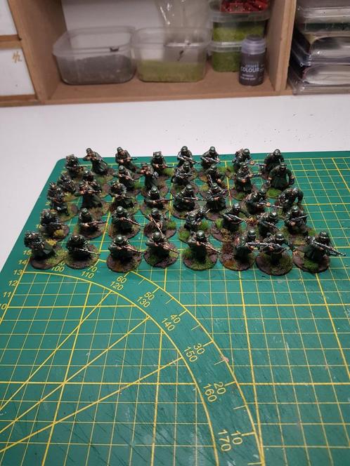 warlord bolt action: german infantry 40 stuks, Hobby en Vrije tijd, Wargaming, Zo goed als nieuw, Historisch, Figuurtje(s), Geverfd