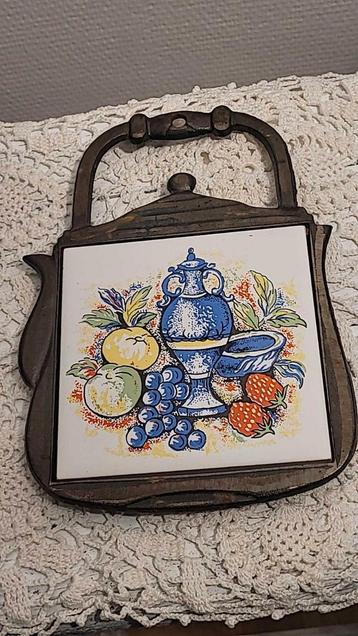 Vintage onderzetter van keramiek en gietijzer, Ophalen of Verzenden