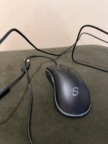 Souris de jeu avec éclairage RGB, Informatique & Logiciels, Souris, Enlèvement ou Envoi, Comme neuf, Droitier