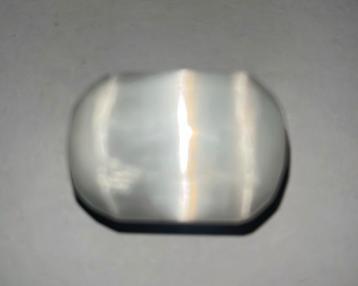 Geslepen Seleniet steen - 24gram - 31mm x diameter 21mm beschikbaar voor biedingen