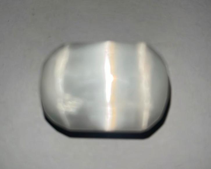 Geslepen Seleniet steen - 24gram - 31mm x diameter 21mm, Verzamelen, Mineralen en Fossielen, Ophalen of Verzenden