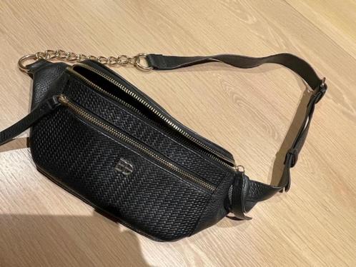 Crossbody tas, Handtassen en Accessoires, Tassen | Damestassen, Zo goed als nieuw, Schoudertasje, Zwart, Ophalen of Verzenden