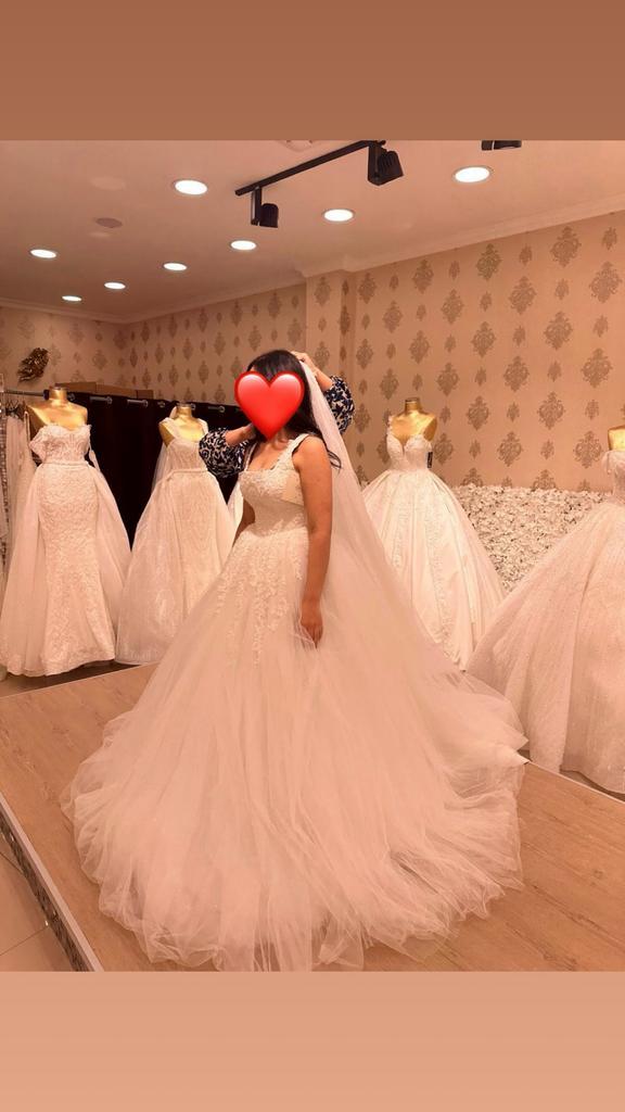 Elegente Bruidsjurk met sluier 🤍 NIEUWPRIJS 600€, Kleding | Dames, Trouwkleding en Trouwaccessoires, Zo goed als nieuw, Trouwjurk