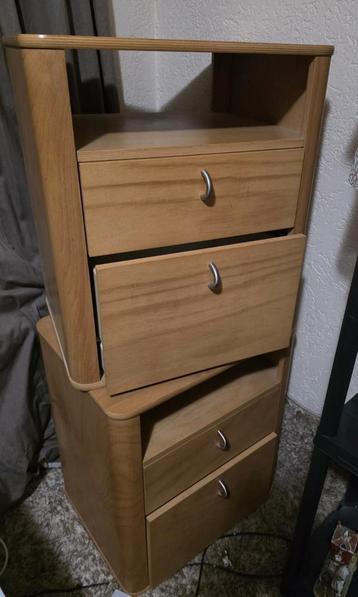 2 nachtkastjes  beschikbaar voor biedingen
