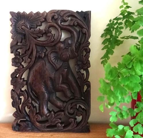 Olifant, houten handgesneden paneel. 30 x 20 cm, Antiek en Kunst, Kunst | Beelden en Houtsnijwerken, Ophalen of Verzenden