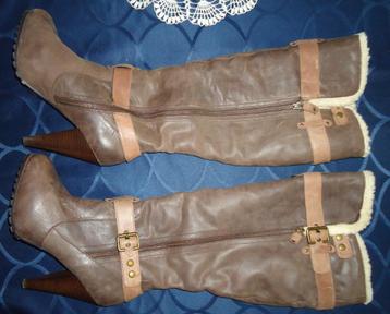 Paar hoge winterlaarzen- maat 39 beschikbaar voor biedingen