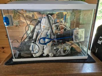 Aquarium 60L a vendre  disponible aux enchères