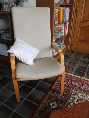 Scandinavisch lounge chair in beukenhout met skai leder beschikbaar voor biedingen