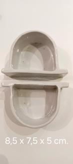 Koppel oude voederbakjes, Ophalen