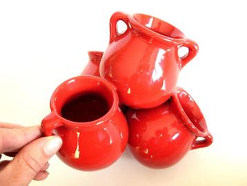 Rode keramieken kruidenpotjes beschikbaar voor biedingen