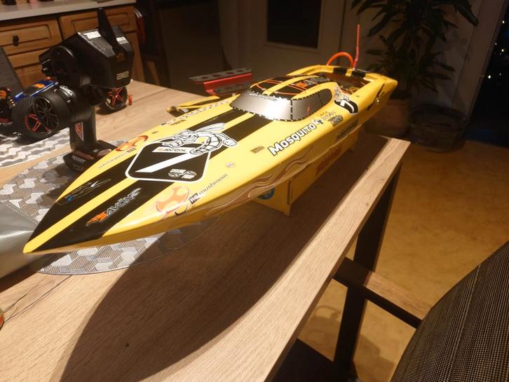 Graupner mosquito brushless speedboot met zender, Hobby en Vrije tijd, Modelbouw | Boten en Schepen, Zo goed als nieuw, Ophalen of Verzenden