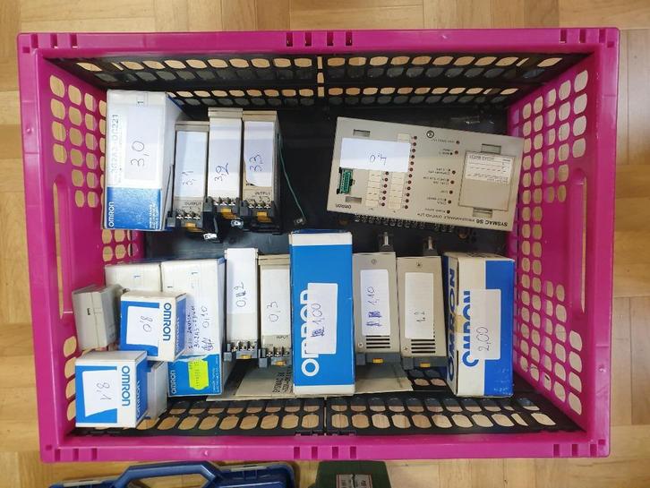 kn0269: Omron plc S6  bestaande uit :, Hobby en Vrije tijd, Elektronica-componenten, Nieuw, Ophalen of Verzenden