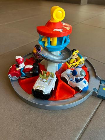 Paw patrol uitkijktoren met pups erbij! 