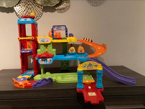 Vtech Tut Tut Garage de stationnement multicolore, Enfants & Bébés, Jouets | Vtech, Comme neuf, 2 à 4 ans