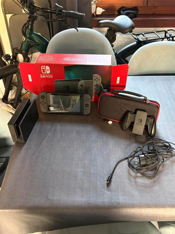 Switch V2 2019, Games en Spelcomputers, Spelcomputers | Nintendo Switch, Ophalen