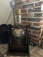 Grote antieken Whiskyfles met houder, Ophalen