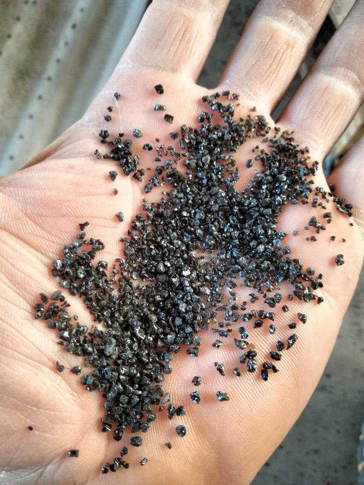 0.50€/kg Straalzand voor ijzer en andere metalen, Zakelijke goederen, Machines en Bouw | Metaalbewerking, Ophalen