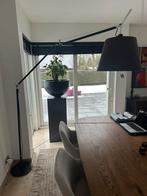 Artemide Tolomeo Mega Terra vloerlamp met een zwarte kap, Huis en Inrichting, Ophalen, Modern italiaans, 100 tot 150 cm, Zo goed als nieuw