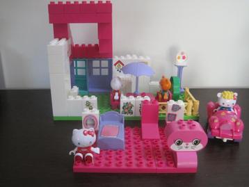 ensemble de jolis blocs de jouets Hello Kitty House