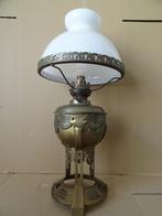 Antieke olielamp petroleumlamp opaalglas 57cm Art Nouveau, Antiek en Kunst, Antiek | Verlichting, Ophalen of Verzenden