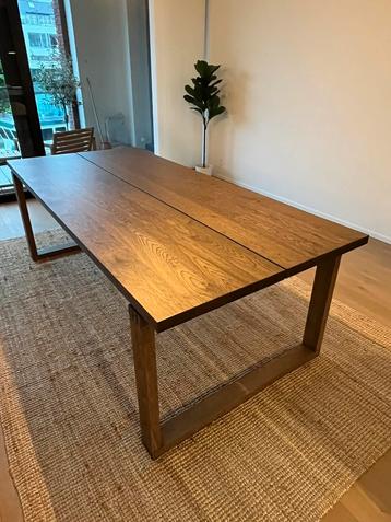 Eettafel beschikbaar voor biedingen