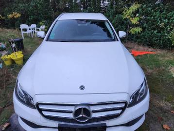 ❤️❤️❤️   MERCEDES E KLASSE  MET  AUTOMATIC  SCHADE beschikbaar voor biedingen