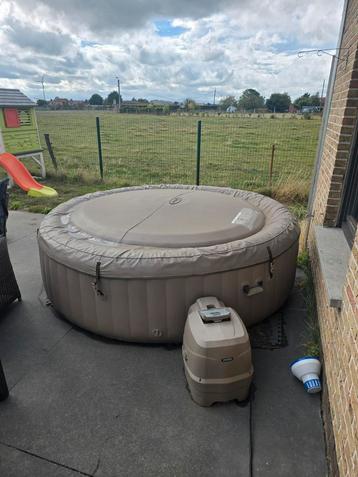 Jacuzzi intex 6  personen beschikbaar voor biedingen