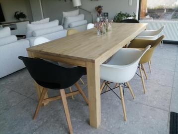 moderne eiken eettafel beschikbaar voor biedingen