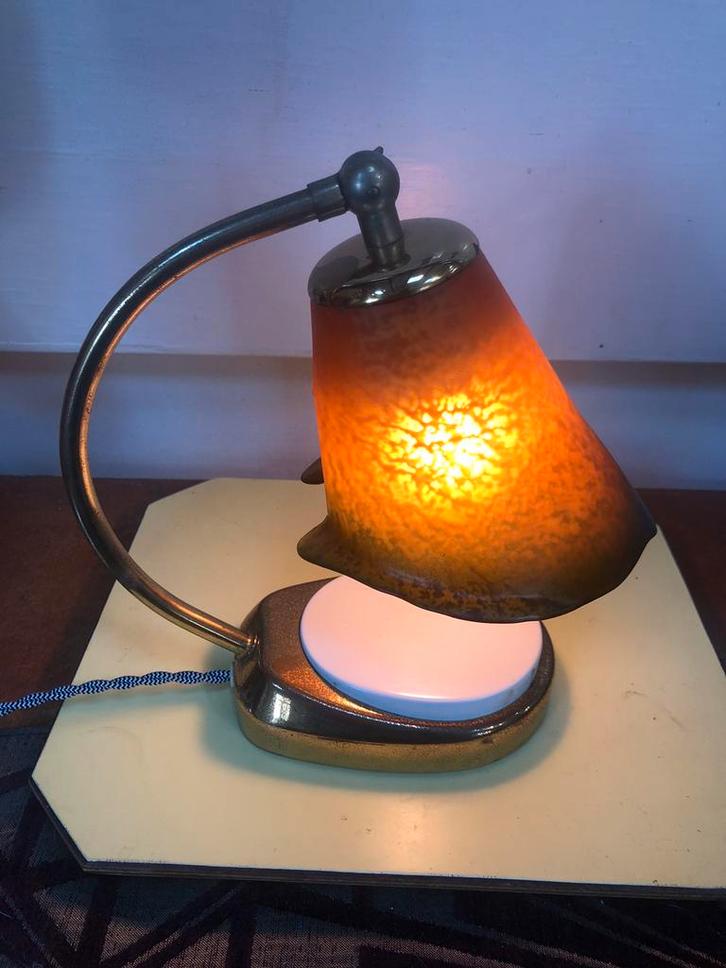 Lampe de table ornée d'une tulipe en pâte de verre., Maison & Meubles, Lampes | Lampes de table, Utilisé, Moins de 50 cm, Verre