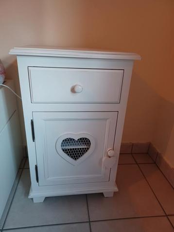 Tables de nuit beschikbaar voor biedingen