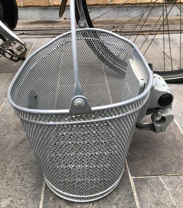Fietsmand met stuurbevestiging NIEUWTAAT beschikbaar voor biedingen