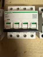 Schneider A9F, Doe-het-zelf en Bouw, Ophalen of Verzenden, Zo goed als nieuw