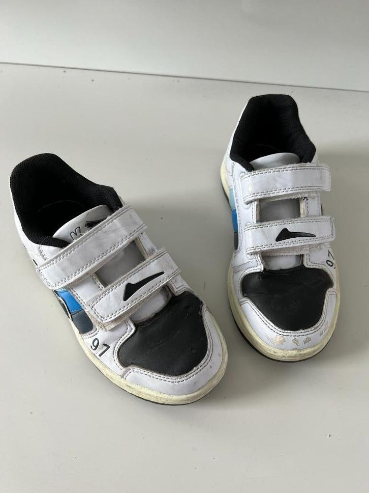 krelax 30, Kinderen en Baby's, Kinderkleding | Schoenen en Sokken, Gebruikt, Sportschoenen, Jongen, Ophalen of Verzenden