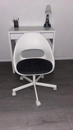 IKEA bureau + bureaustoel + lamp – set €55, Huis en Inrichting, Bureaustoelen, Ophalen, Zo goed als nieuw, Bureaustoel