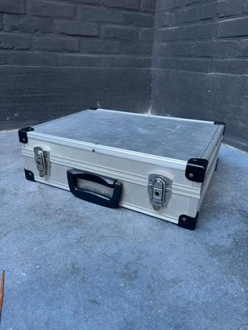 Koffer beschikbaar voor biedingen