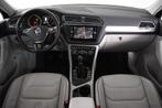 Volkswagen Tiguan Highline *Panoramadak*Navigatie*Leer*, Te koop, Benzine, Emergency brake assist, 5 deurs