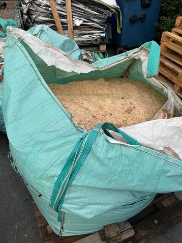 5 bigbags zaagsel gratis af te halen, Enlèvement