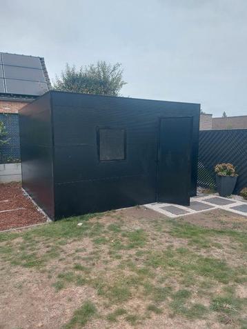 Grote partij zwarte sandwichpanelen  beschikbaar voor biedingen