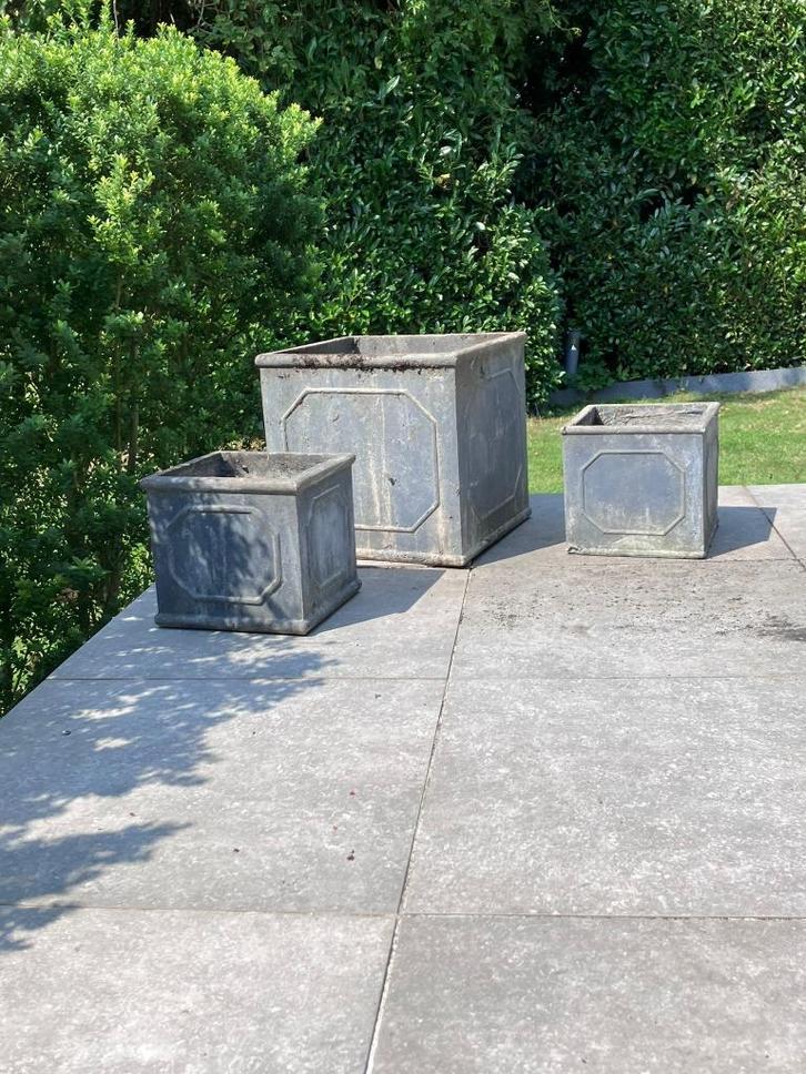Stenen decoratieve bloempotten, Tuin en Terras, Bloempotten, Gebruikt, Steen, Binnen, Balkon, Tuin, Minder dan 40 cm, 25 tot 40 cm