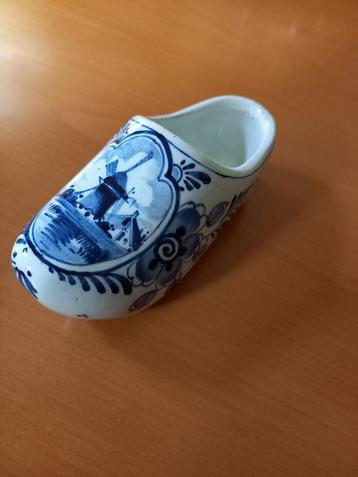 Delfts porseleinen klompje beschikbaar voor biedingen