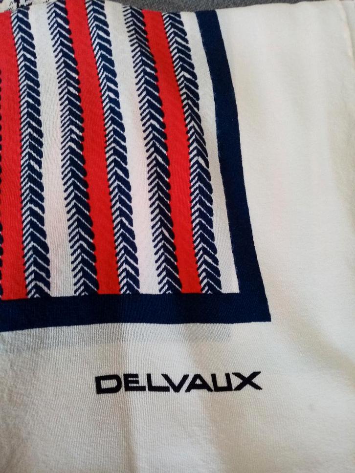 Delvaux zijden sjaal in rood, blauw en wit, Handtassen en Accessoires, Tassen | Schoudertassen, Gebruikt, Overige merken, Rood