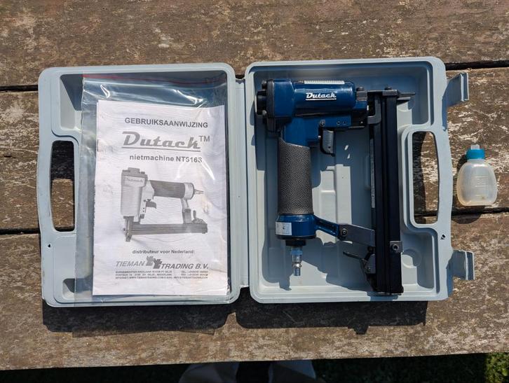 Dutack tacker met +-4000 nietjes, Doe-het-zelf en Bouw, Gereedschap | Handgereedschap, Zo goed als nieuw, Ophalen