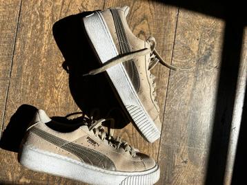 Puma Suede goud - EU 40 beschikbaar voor biedingen