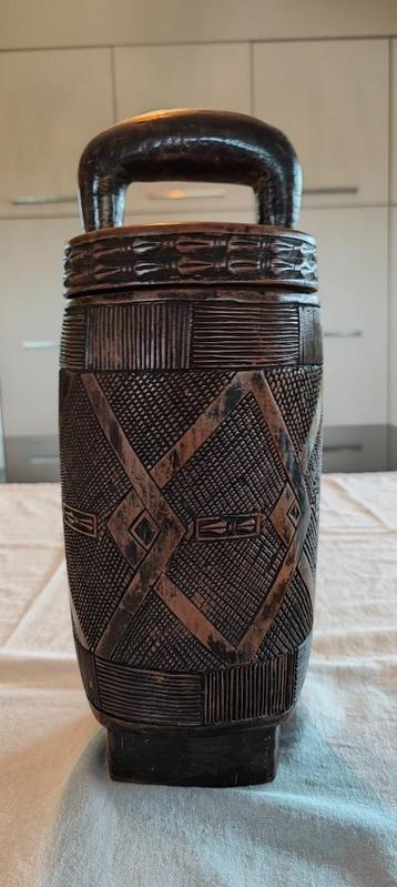 Afrikaanse houten container/pot met deksel