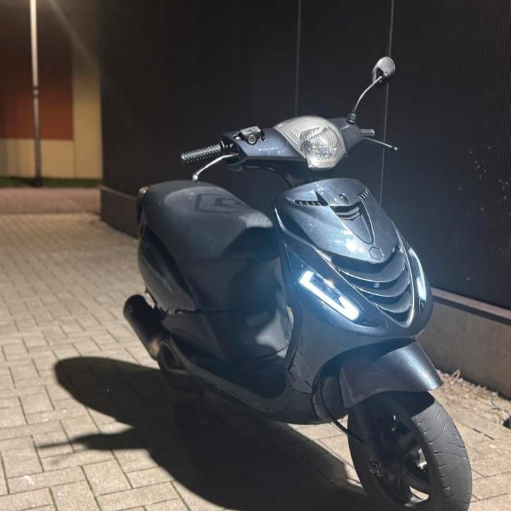Zip 80cc a klasse 4t, Fietsen en Brommers, Scooters | Piaggio, Zo goed als nieuw, Zip, Ophalen