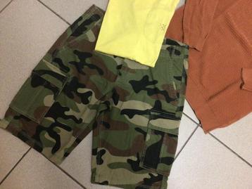 Lot de bermudas t shirt small et medium beschikbaar voor biedingen