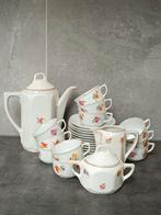 Porseleinen servies met bloemen en gouden rand, Huis en Inrichting, Ophalen of Verzenden