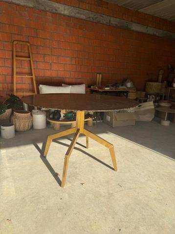Marmeren eettafel beschikbaar voor biedingen