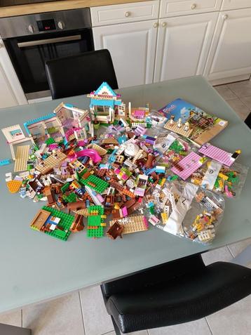 Lot LEGO FRIENDS met poppetjes beschikbaar voor biedingen